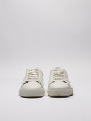 Vista frontale sneaker Axel Arigato bianche