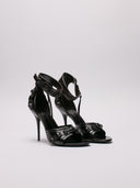 Sandali Balenciaga in pelle verniciata nera, dettaglio fibbia, tacco alto.