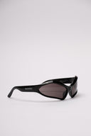 Occhiali da sole Balenciaga in acetato nero, vista laterale con dettagli di finitura.