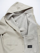 Trench Balenciaga con cappuccio aperto