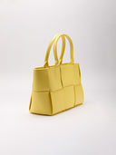 Borsa Bottega Veneta in pelle intrecciata con dettagli di difetto superficiali.