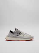 Sneaker Y-3 bianca con suola arancione