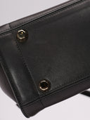 Dettaglio metalleria ossidata borsa Ferragamo