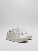 Sneaker GCDS bianche vista di tre quarti