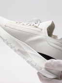 Dettaglio laterale leggermente imperfetto sneakers GIVENCHY