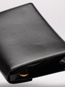 Dettaglio graffi sul retro della borsa