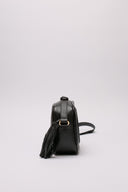 Borsa Gucci Marmont in pelle nera con logo GG e tracolla regolabile.