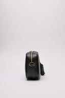 Borsa Gucci Marmont in pelle nera con logo GG e tracolla regolabile.