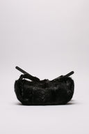 Borsa INNERAUM in pelliccia sintetica nera con dettagli strutturali.