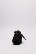 Borsa INNERAUM in pelliccia sintetica nera con dettagli strutturali.