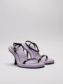 Sandali JW Anderson lilla vista di tre quarti
