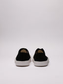 Sneakers Loewe in camoscio nero con suola in gomma bianca. Vista posteriore
