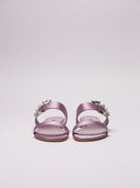Sandali Manolo Blahnik in raso lavanda con dettaglio gioiello 