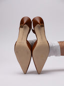 Scarpa Manolo Blahnik slingback in pelle marrone, vista suole