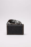 Clutch MCQUEEN in denim con dettagli decorativi 
