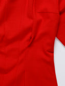 Dettaglio scucitura pince abito rosso 