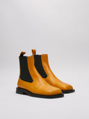 Chelsea boot Proenza Schouler ocra vista di tre quarti