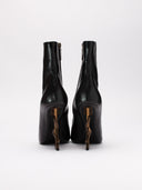 Vista posteriore stivaletti Saint Laurent con tacco YSL