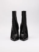 Punte affusolate stivaletti Saint Laurent viste di fronte