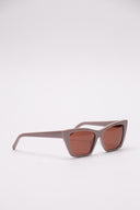 Occhiali da sole Saint Laurent in acetato con lenti color caramello, vista frontale e laterale.