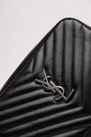Borsa Saint Laurent in pelle trapuntata con logo YSL, vista frontale con dettaglio di imperfezione.