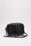 Borsa Saint Laurent in pelle trapuntata con logo YSL, vista frontale con dettaglio di imperfezione.