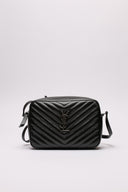 Borsa Saint Laurent in pelle trapuntata con logo YSL, vista frontale con dettaglio di imperfezione.