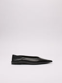 Vista laterale della ballerina nera Saint Laurent.