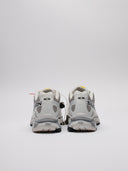 Vista posteriore sneaker Salomon bianche