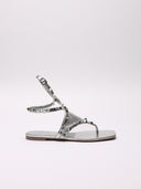 Dettaglio laterale sandali Valentino Garavani Rockstud